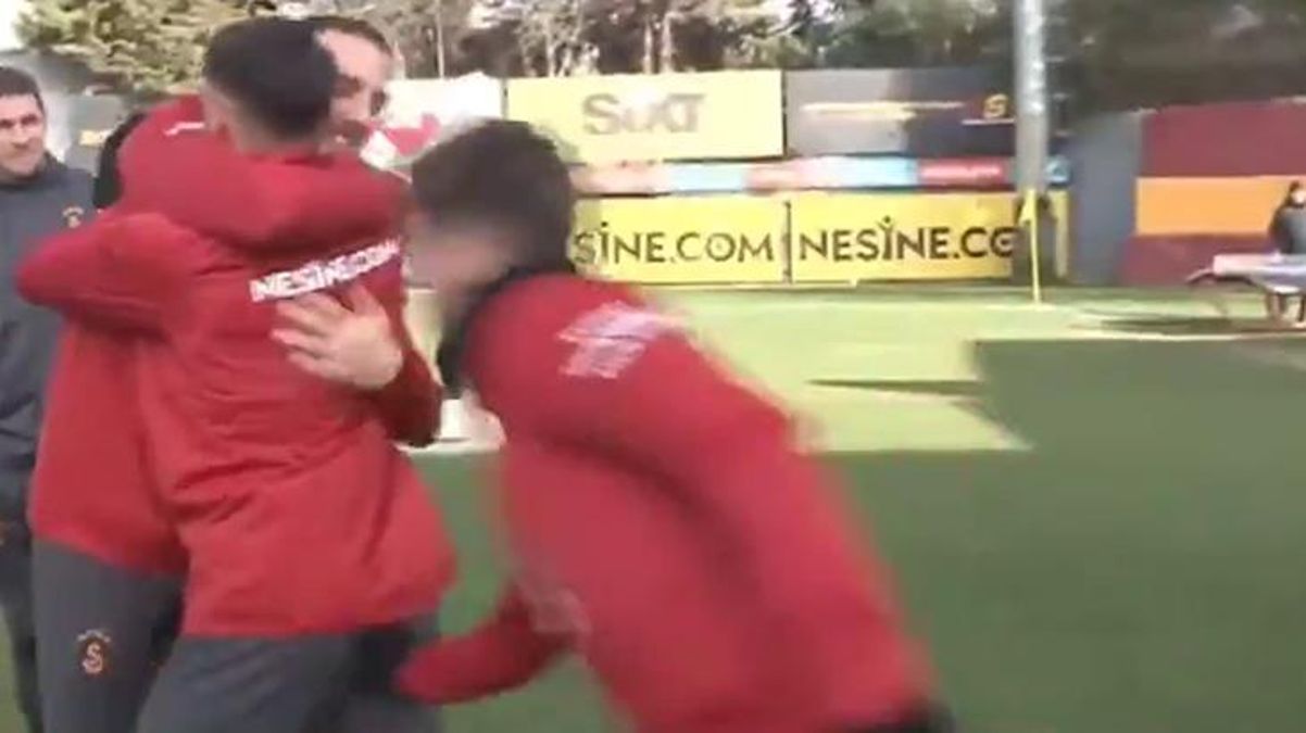 GSTV canlı yayınını izleyenler dondu kaldı Mertensten takım arkadaşına olay hareket - Spor - Dudullu Haber