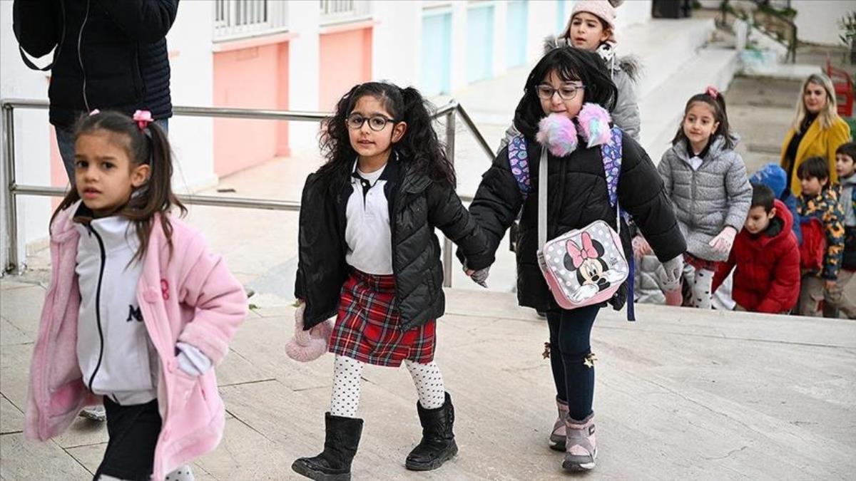 20 Şubatta okullar açılıyor mu Yarın okullar yarım gün mü - Eğitim - Dudullu Haber