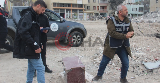 Enkazdan çıkan değerli eşyalar emniyete götürülüyor - Gündem - Adıyaman - Dudullu Haber