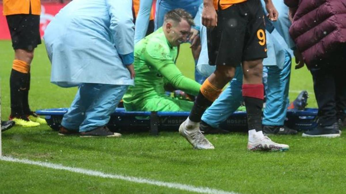 Galatasaraylıların yüreği kan ağlıyor Muslera koltuk değnekleriyle zor yürüyor - Spor - Dudullu Haber