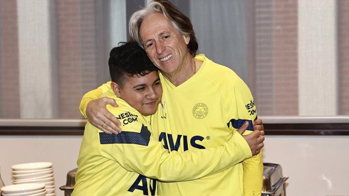 Jorge Jesus bağrına bastı Fenerbahçeli depremzedenin hayali gerçek oldu - Spor - Dudullu Haber