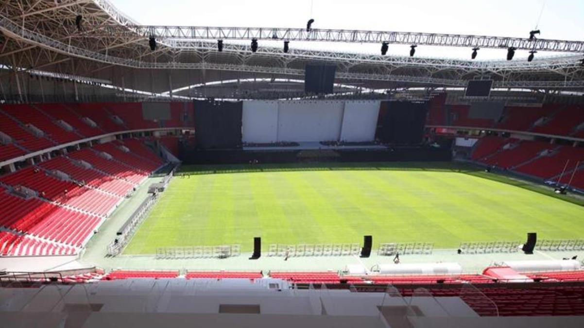 Son teknolojiyle yapılmıştı Samsundaki akıllı stadın zemini kaydı duvarlar çatladı - Spor - Dudullu Haber