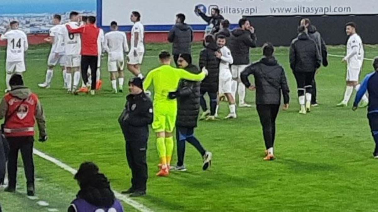 1 Ligde ilginç olay Maçı erken bitiren hakem futbolcuları tekrar sahaya çağırdı - Spor - Dudullu Haber