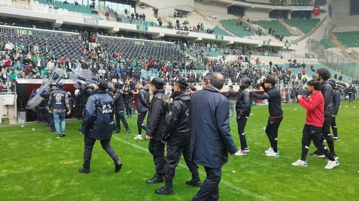 AK Partiden ilk açıklama Bursa-Amed maçındaki olaylara siyaset dünyası tepki gösterdi - Spor - Dudullu Haber
