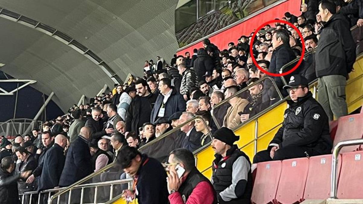 Ali Koçtan Kayseri stadında protesto Rakip taraftarların arasına girdi - Spor - Dudullu Haber