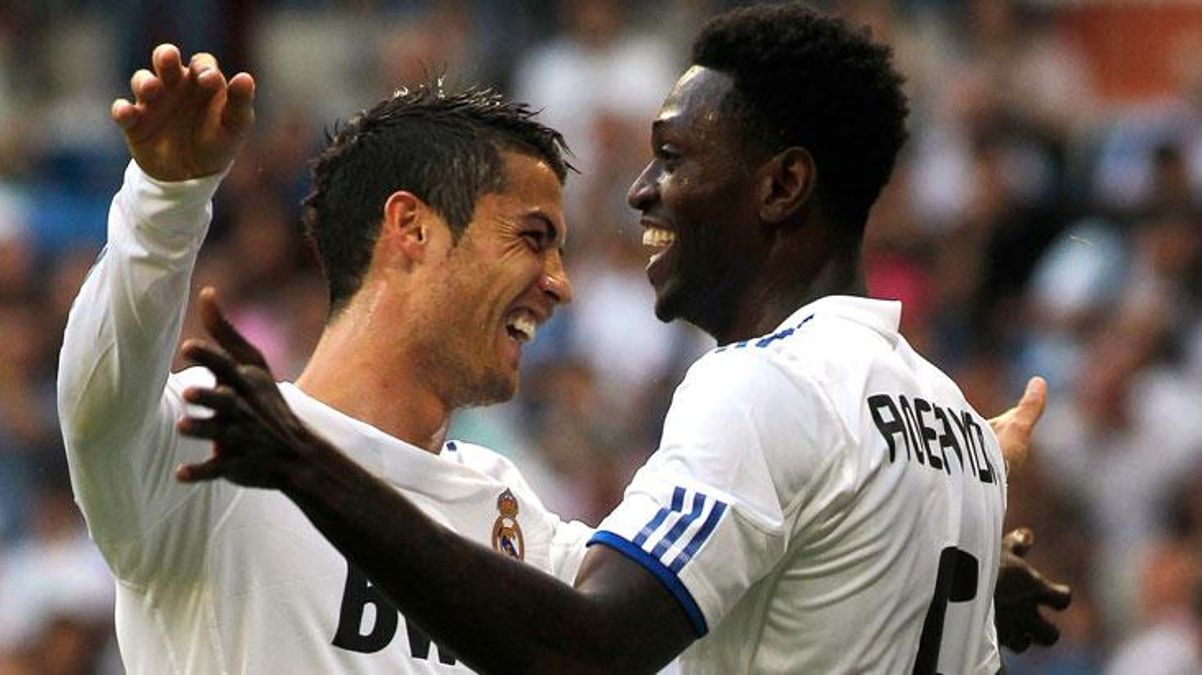 Bir bir eksiliyor dostlar Süper Ligde de top koşturan dünya yıldızı Adebayor futbolu bıraktı - Spor - Dudullu Haber