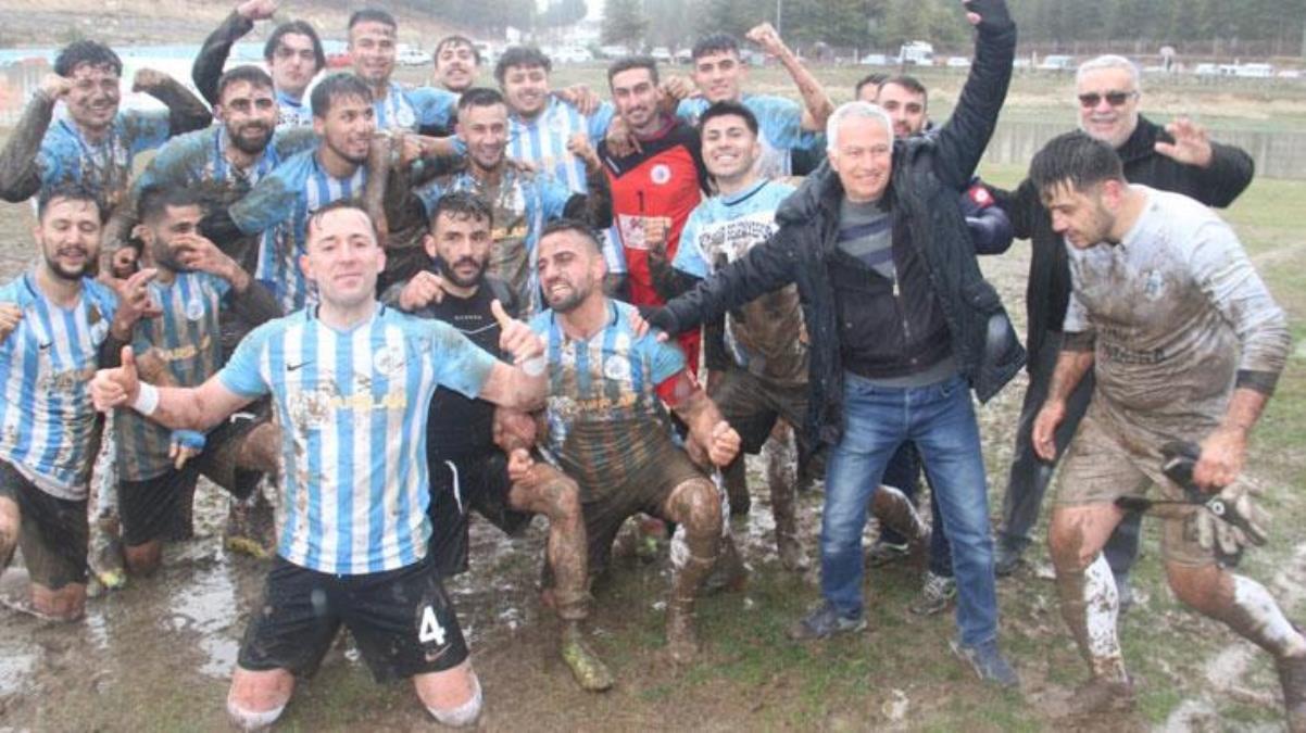 Böyle sevinç görülmedi Beyşehir Belediyesporlu futbolcular şampiyonluğu çamurlara yatarak kutladı - Spor - Dudullu Haber
