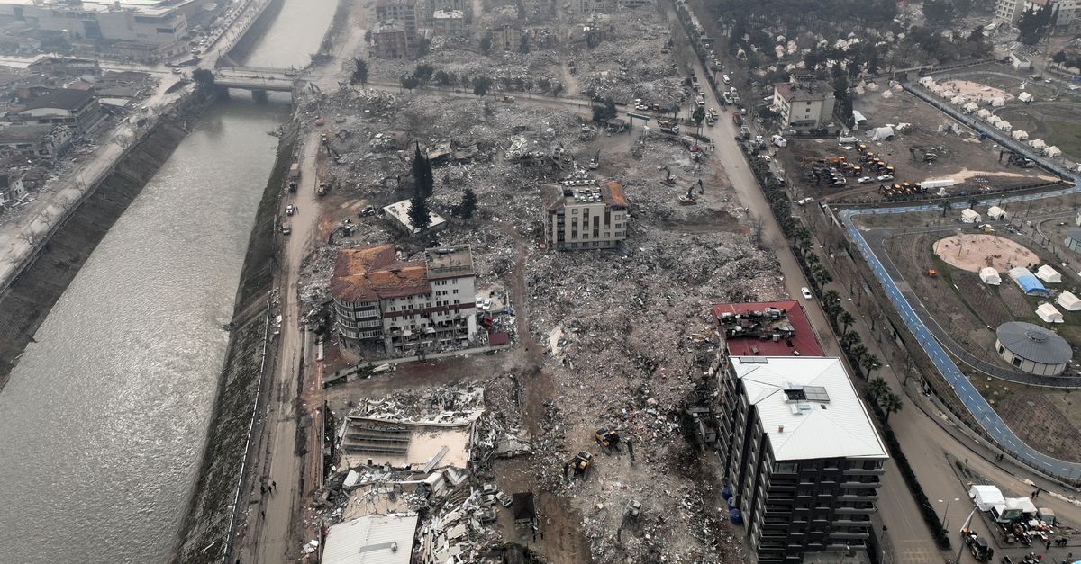 Bu kez de fen işleri sorumlusu kaçmak isterken yakalandı - Gündem - Deprem - Dudullu Haber