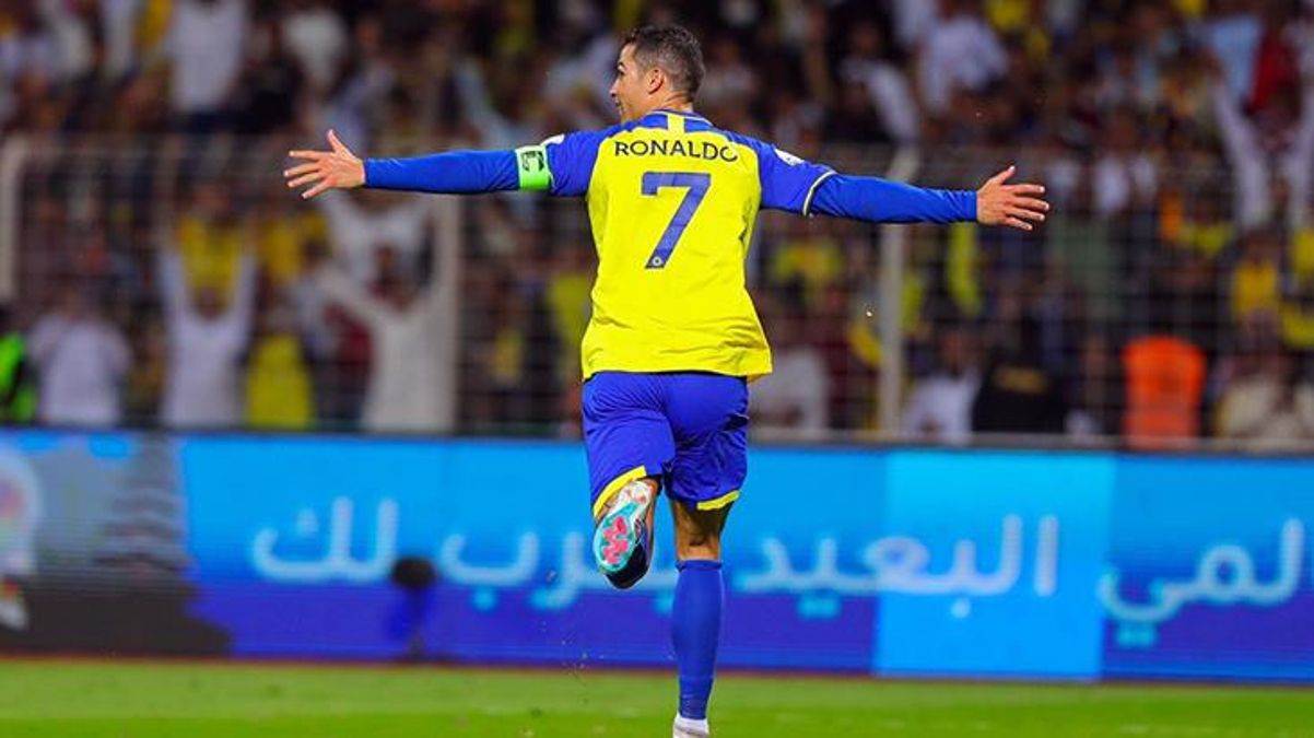 Cristiano Ronaldo Suudi Arabistanda ayın futbolcusu seçildi - Spor - Dudullu Haber