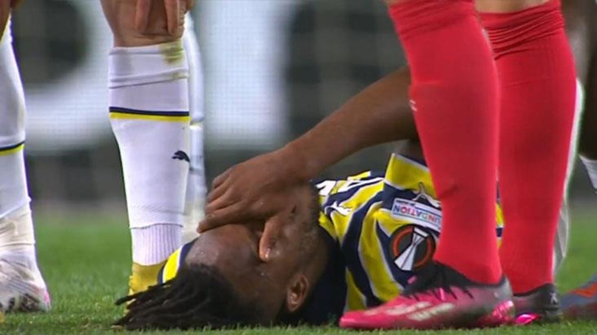 Fenerbahçe Sevilla maçına şanssız başladı Batshuayi gözyaşlarıyla oyundan çıktı - Spor - Dudullu Haber