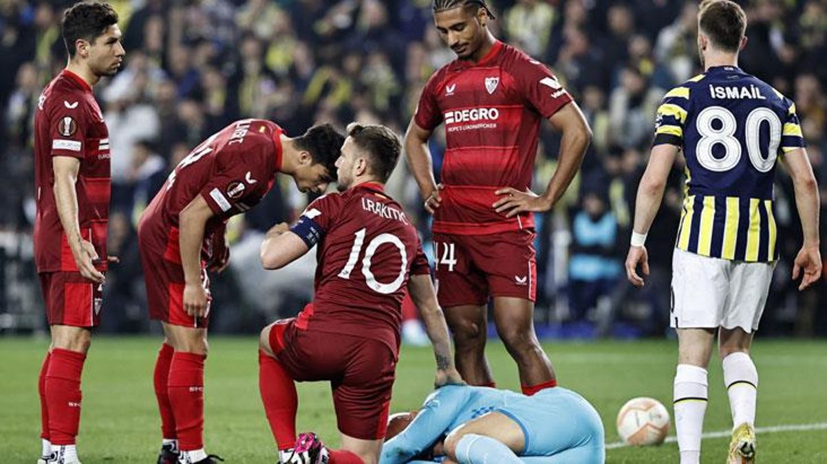 Fenerbahçe Sevilla maçında sahaya madde attan taraftarları ömür boyu stattan men etti - Spor - Dudullu Haber