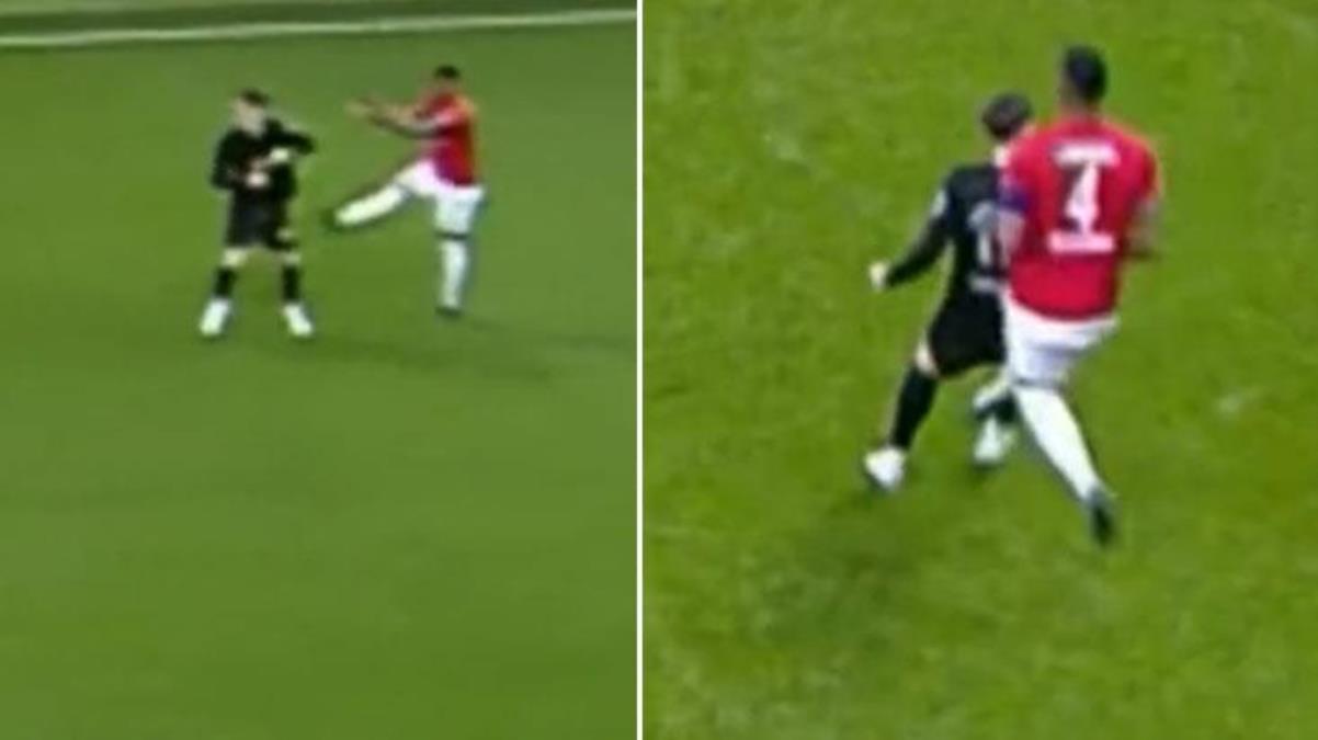 Hakem yorumcuları hemfikir Eski Galatasaraylı Donkun sahada Zanioloya yaptıkları olay oldu - Spor - Dudullu Haber