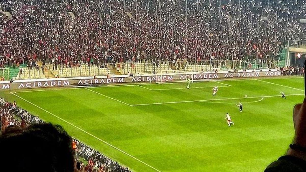 Tüm stat inledi Bursadaki milli maçta TFF istifa tezahüratları - Spor - Dudullu Haber