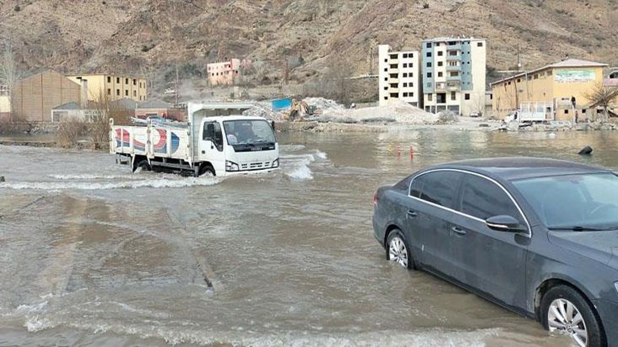 Yusufeli Barajının suları ilçe merkezine ulaştı Cadde ve sokaklar göle döndü - Ekonomi - Dudullu Haber