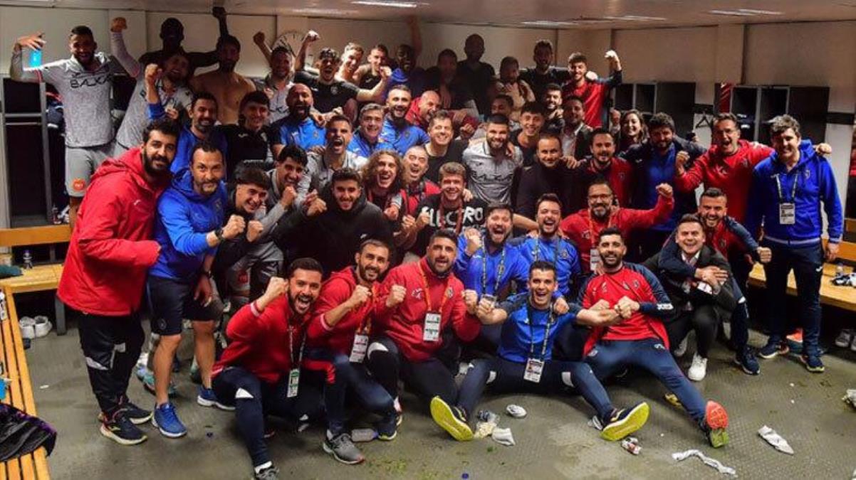 Başakşehirden Galatasaraya Mahsun Kırmızıgül şarkılı gönderme - Spor - Dudullu Haber