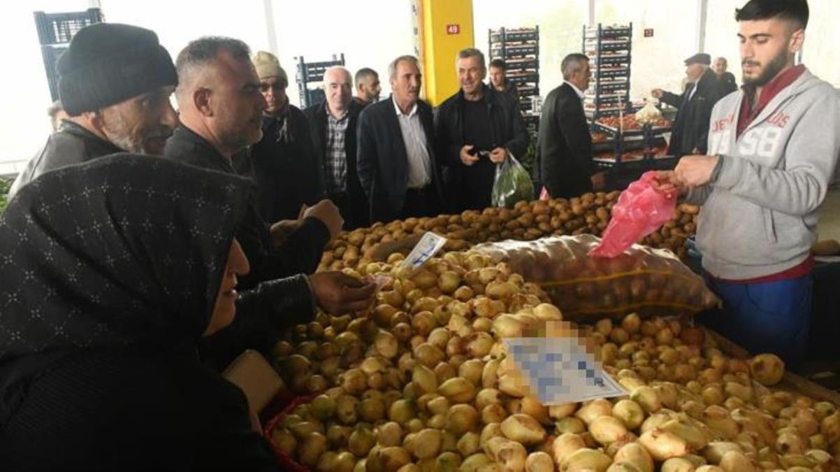 Belediye pazarcılarla anlaşma yaptı Soğan 5 TLden kapış kapış satıldı - Ekonomi - Dudullu Haber