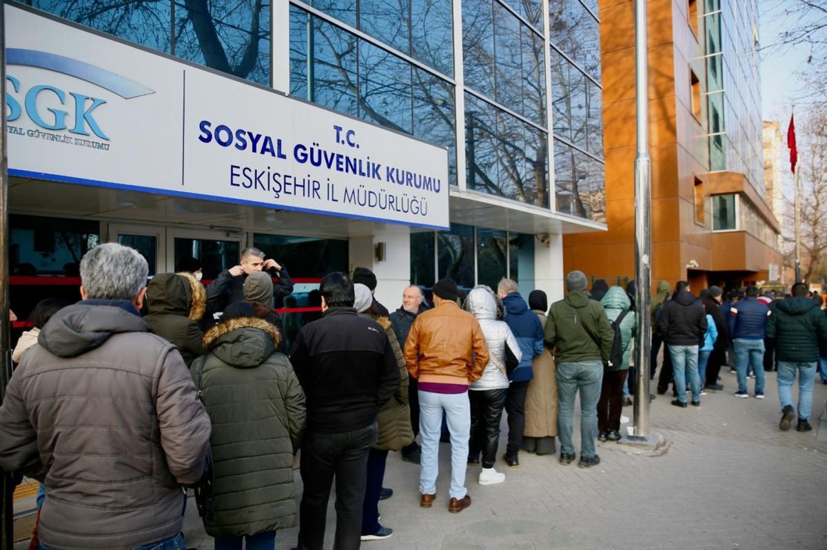 EYT mesaisi yapan SGK çalışanlarına 3 ay fazla mesai ücreti verilecek - Ekonomi - Dudullu Haber