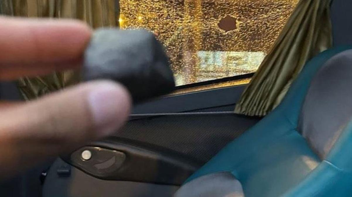 Holiganlar rezil oldu Rakibin zannederek yanlışlıkla kendi takım otobüslerini taşladılar - Spor - Dudullu Haber