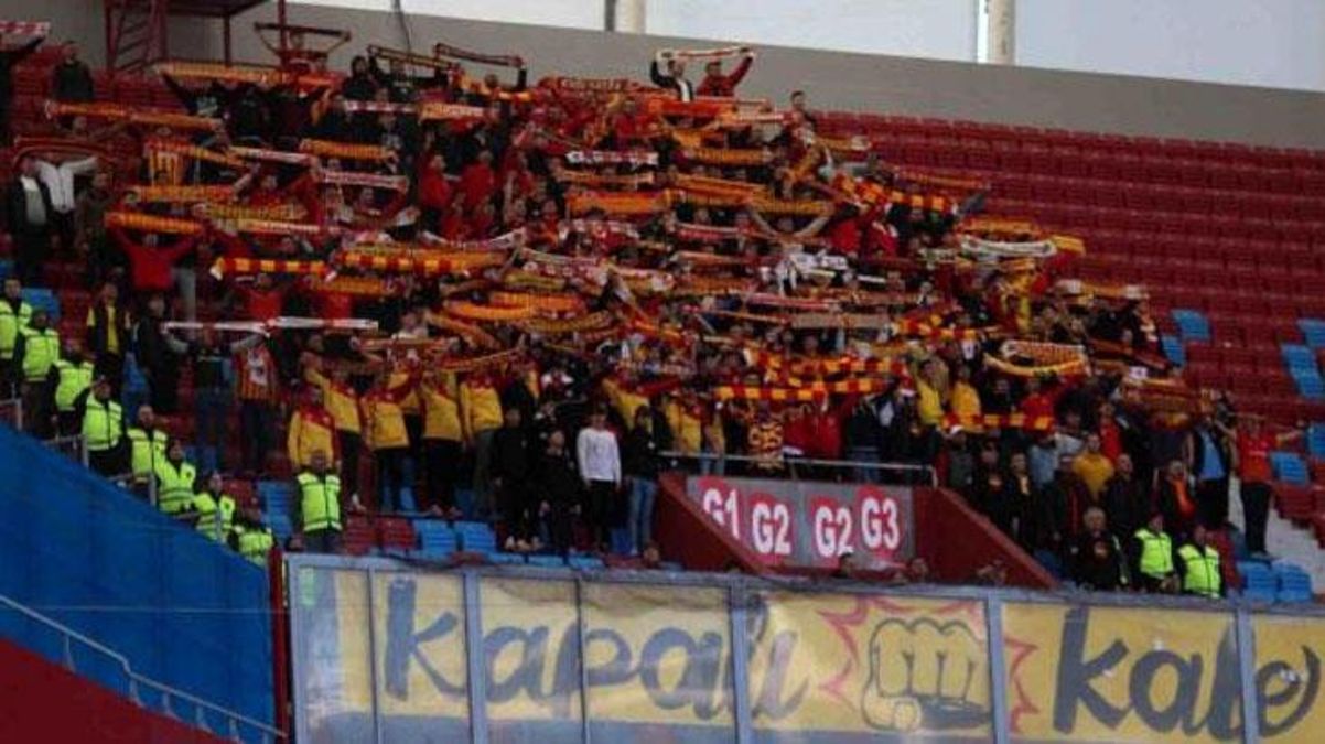 Maça mı gidiyorlar savaşa mı belli değil Kayserispor taraftarının otobüsünde kesici aletler yakalandı - Spor - Dudullu Haber