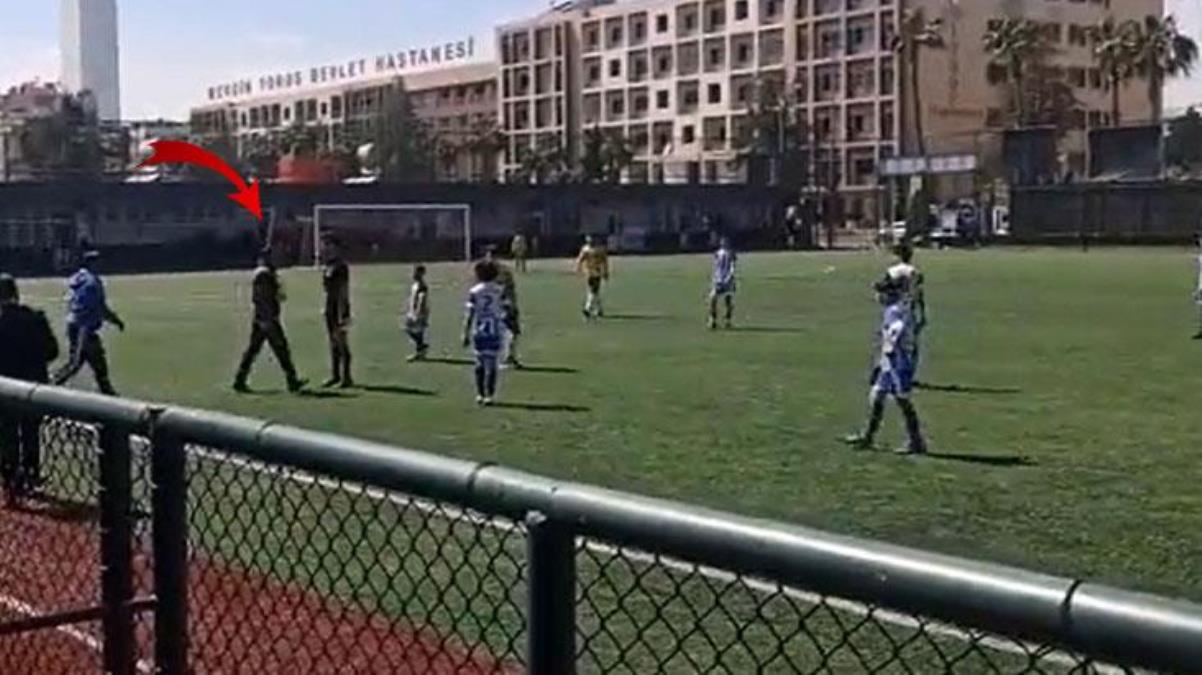 Türkiye Şampiyonasında utanç Sahaya dalan yönetici çocukların gözü önünde hakeme kafa attı - Spor - Dudullu Haber