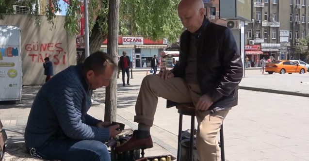 44 yıldır aynı yerde tezgah açıyor çocuklarını ayakkabı boyayarak okuttu - Gündem - zonguldak - Dudullu Haber