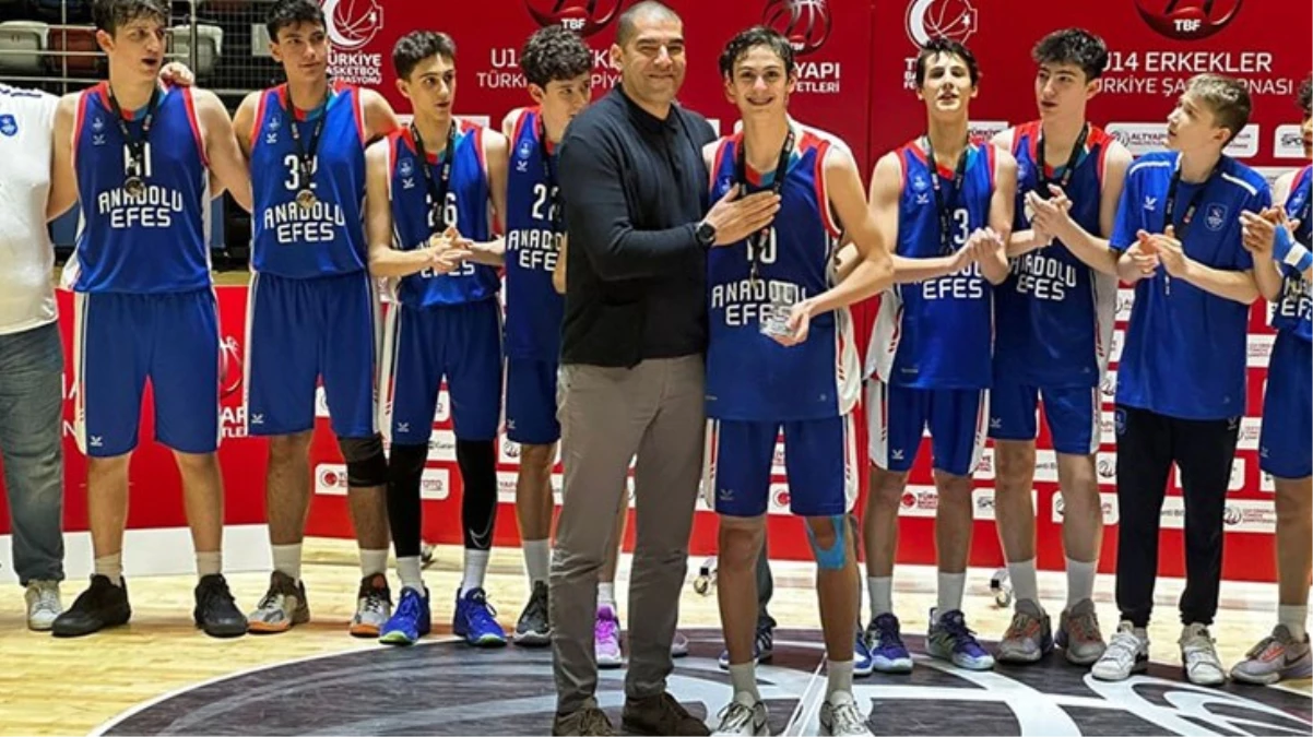 Babasının yolundan gidiyor İbrahim Kutluayın 14 yaşındaki oğlu turnuvanın en değerli oyuncusu seçildi - Spor - Dudullu Haber
