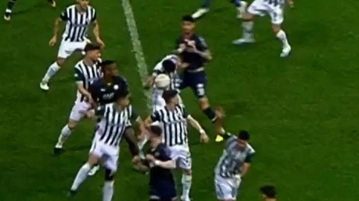 Dakikalarca incelendi Ünlü hakemden Fenerbahçeye verilen penaltı için olay yorum - Spor - Dudullu Haber
