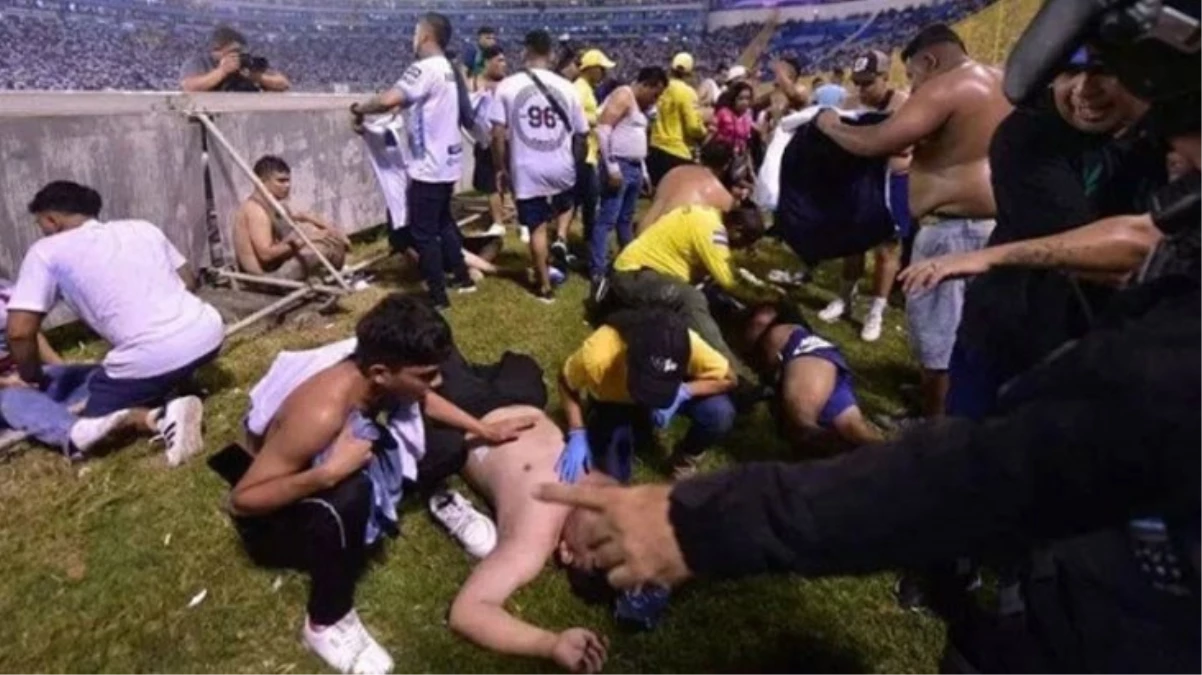 El Salvadorda 12 kişinin öldüğü stadyum izdihamı nedeniyle kulüp başkanı ve yöneticiler gözaltına alındı - Spor - Dudullu Haber