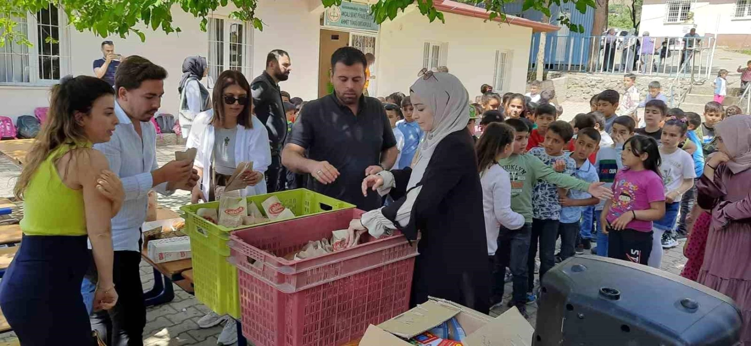 Gönüllü öğretmenler depremzede öğrencilere moral oldu - Eğitim - Dudullu Haber