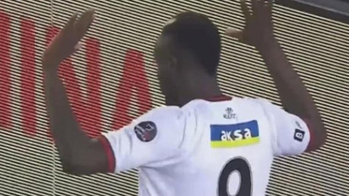 Herkes şaştı kaldı Diagnenin Trabzonspora attığı gol sonrası yaptığı hareket gündem oldu - Spor - Dudullu Haber