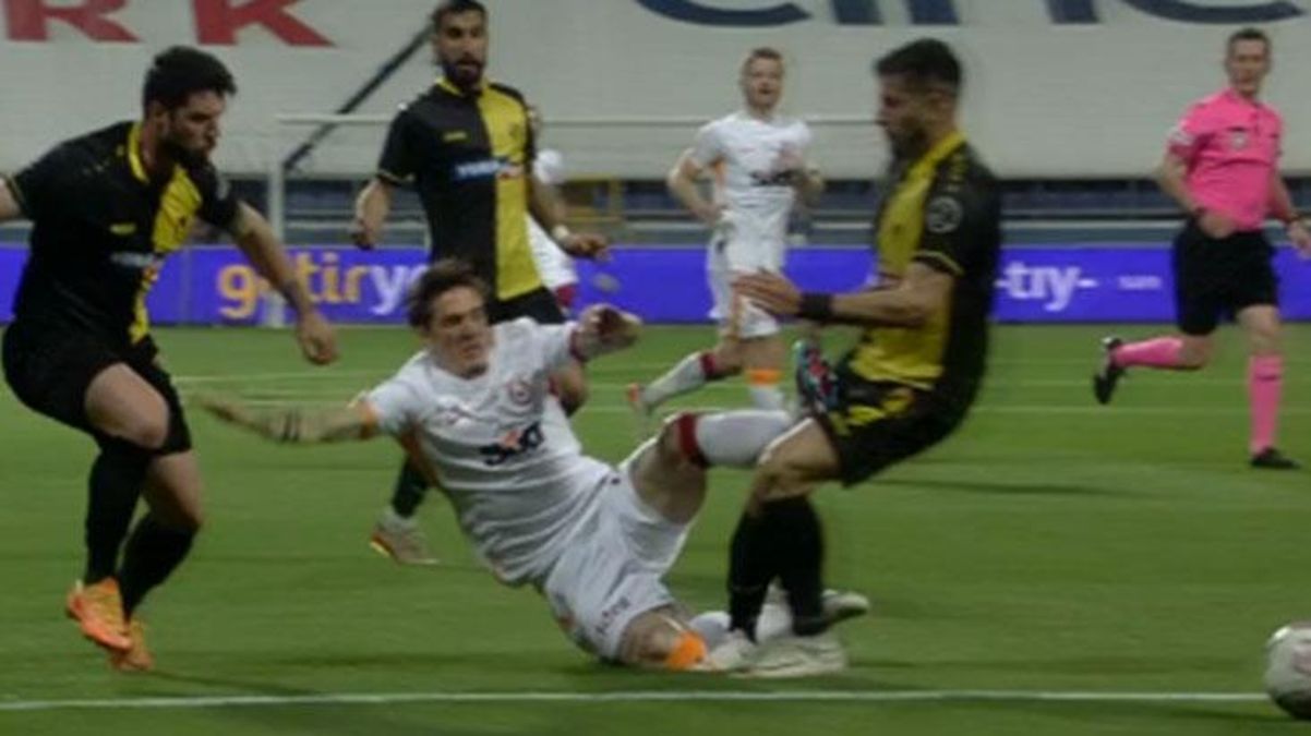 İtiraz bile etmedi Zaniolo oyuna girer girmez Galatasarayı 10 kişi bıraktı - Spor - Dudullu Haber