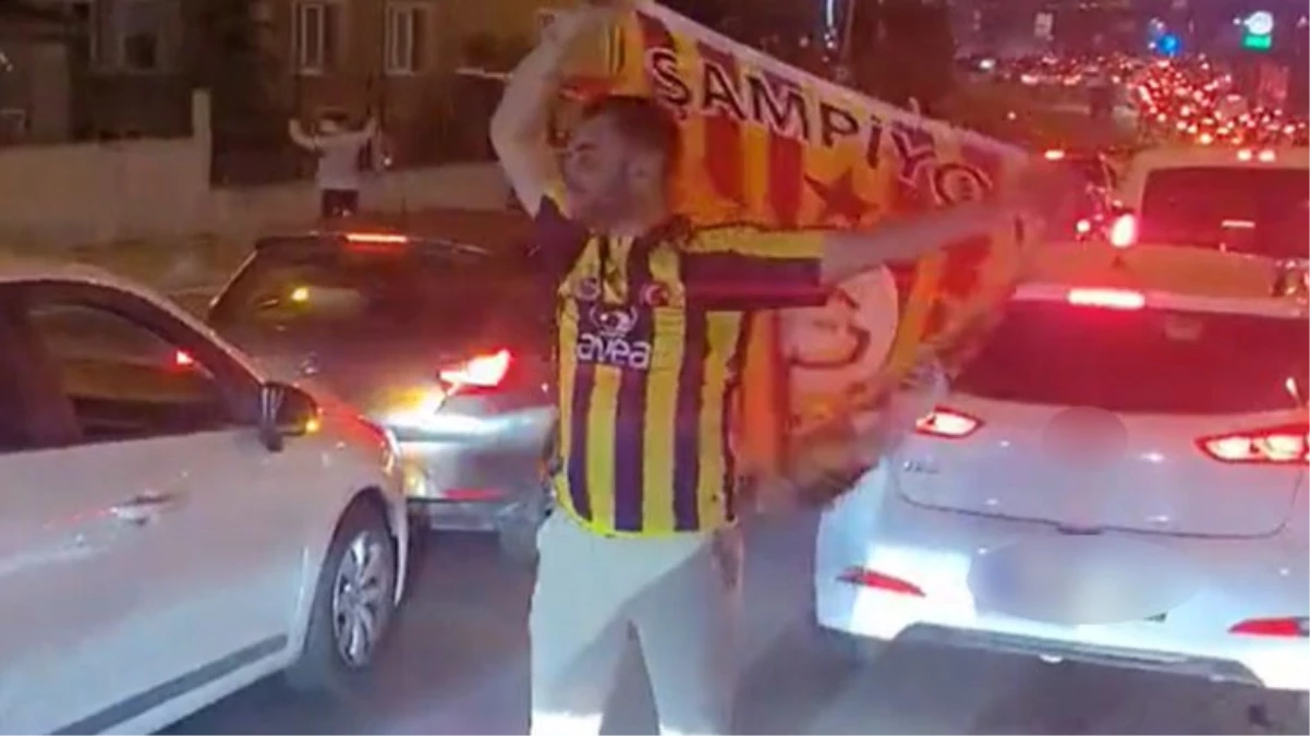 Kafa karışıklığında son nokta Fenerbahçeli taraftar Galatasarayın şampiyonluğunu kutladı - Spor - Dudullu Haber