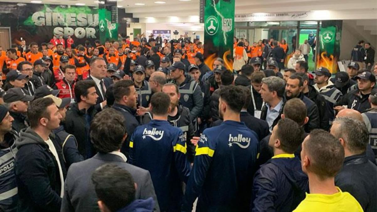 Kavga büyüdü Giresun ve FBahçenin futbolcuları koridorda birbirine girdi olaya polis el attı - Spor - Dudullu Haber