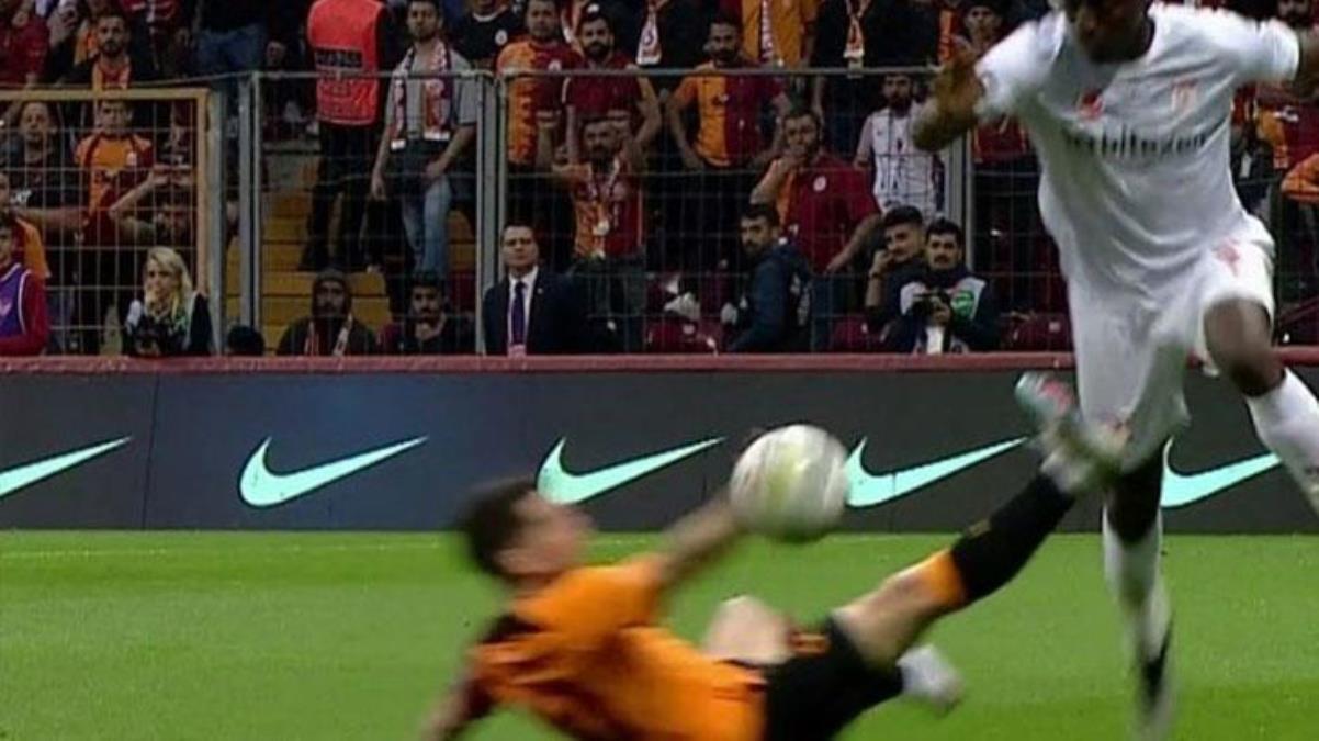 Maça hakem damga vurdu GSaraylı yıldıza çıkmayan kırmızı kart ortalığı ayağa kaldırdı - Spor - Dudullu Haber