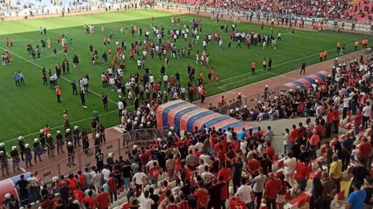 Mersin İdman Yurdu Kulübü Bakan Nebatiyi protesto eden taraftarına tepki gösterdi Bu davranışı kınıyoruz - Spor - Dudullu Haber