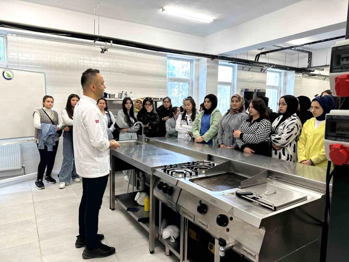 Mevlana Mesleki ve Teknik Anadolu Lisesi Öğrencileri Düzce Üniversitesi Bölümlerini Gezdi - Eğitim - Dudullu Haber