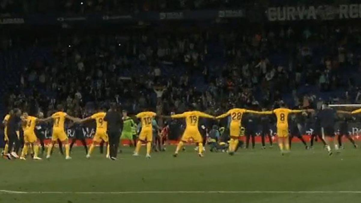 Saha bir anda savaş alanına döndü Şampiyonluğu kutlayan Barcelonalı futbolcular canından olacaktı - Spor - Dudullu Haber