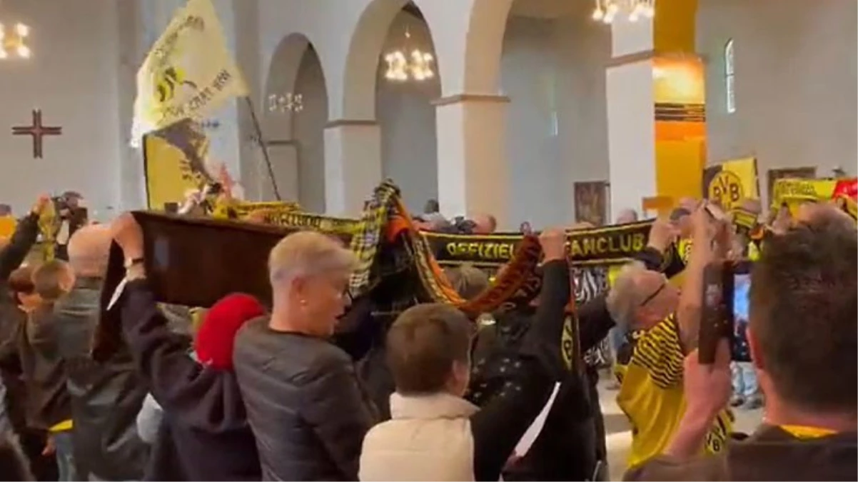 Şampiyonluk maçı öncesi kilisede toplanan Dortmund taraftarından tüyleri diken diken eden performans - Spor - Dudullu Haber