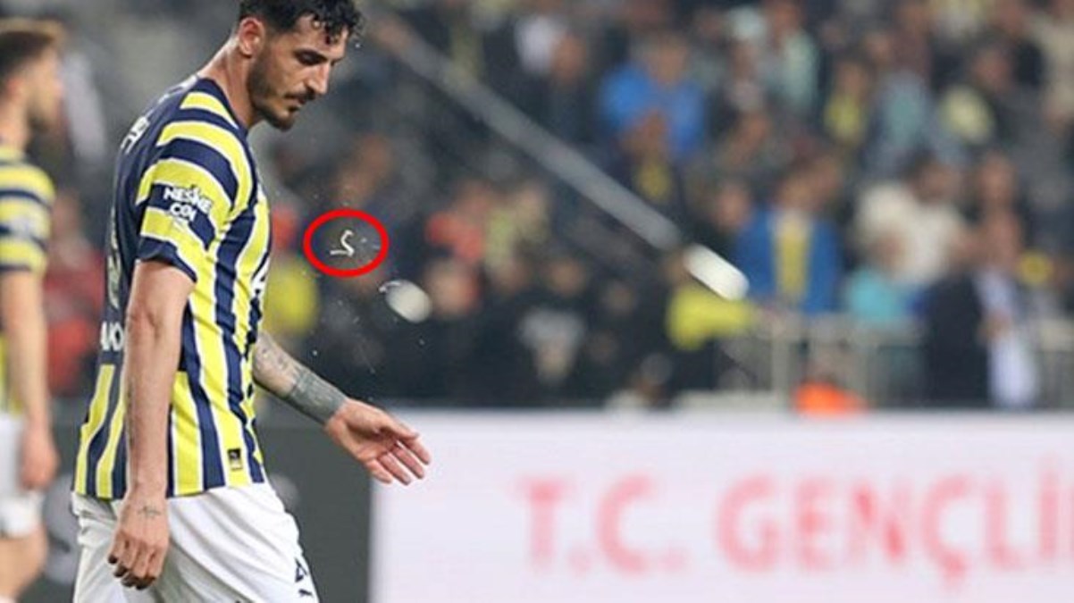 Secdeye giden futbolcuya tükürdüğü iddia edilen Samet Akaydin kaç maç ceza alacak Formayı unutabilir - Spor - Dudullu Haber
