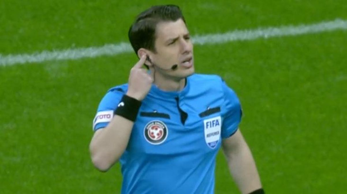 Tüm hafta konuşulacak pozisyon Galatasaraydan Halil Umut Melere kırmızı kart isyanı - Spor - Dudullu Haber