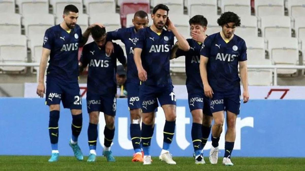 Yıldız futbolcuyu görünce göz yaşlarına hakim olamadı Fenerbahçeye Sivasta özel karşılama - Spor - Dudullu Haber