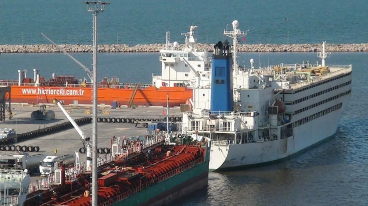 Bandırmada limanda bekletilen gemiden gelen koku vatandaşı canından bezdirdi Ne kapı açabiliyorlar ne pencere - Ekonomi - Dudullu Haber