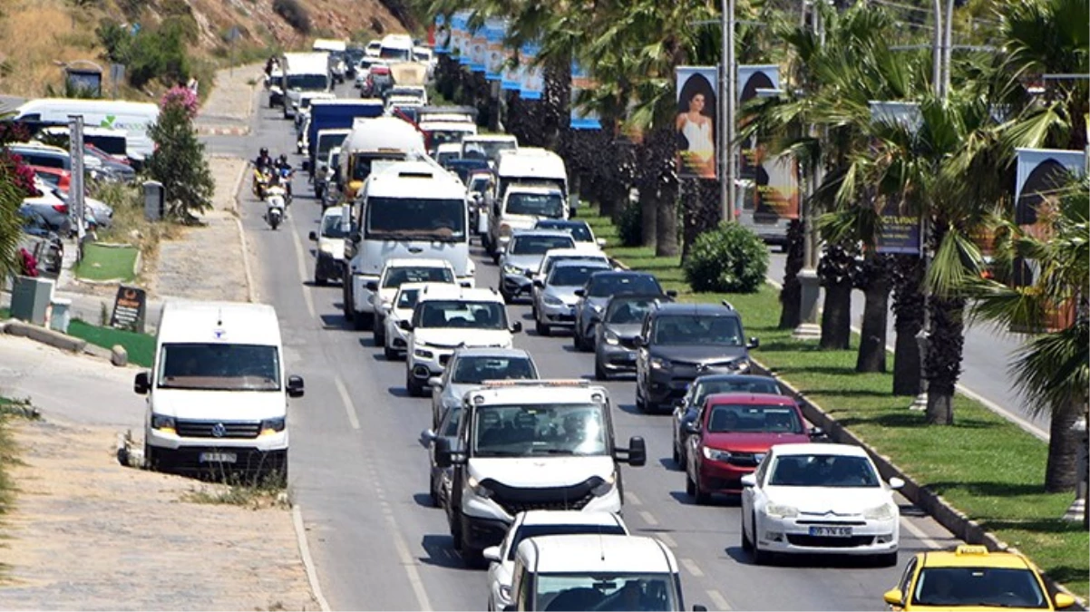 Bodruma 1 günde 25 bin araç giriş yaptı 5 dakikalık yol 45 dakikaya çıktı - Ekonomi - Dudullu Haber