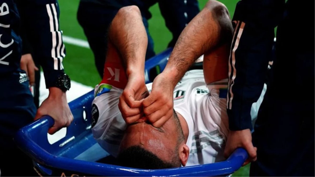 Boşuna hüngür hüngür ağlamamış Cenk Tosun aylarca sahalara adım atamayacak - Spor - Dudullu Haber