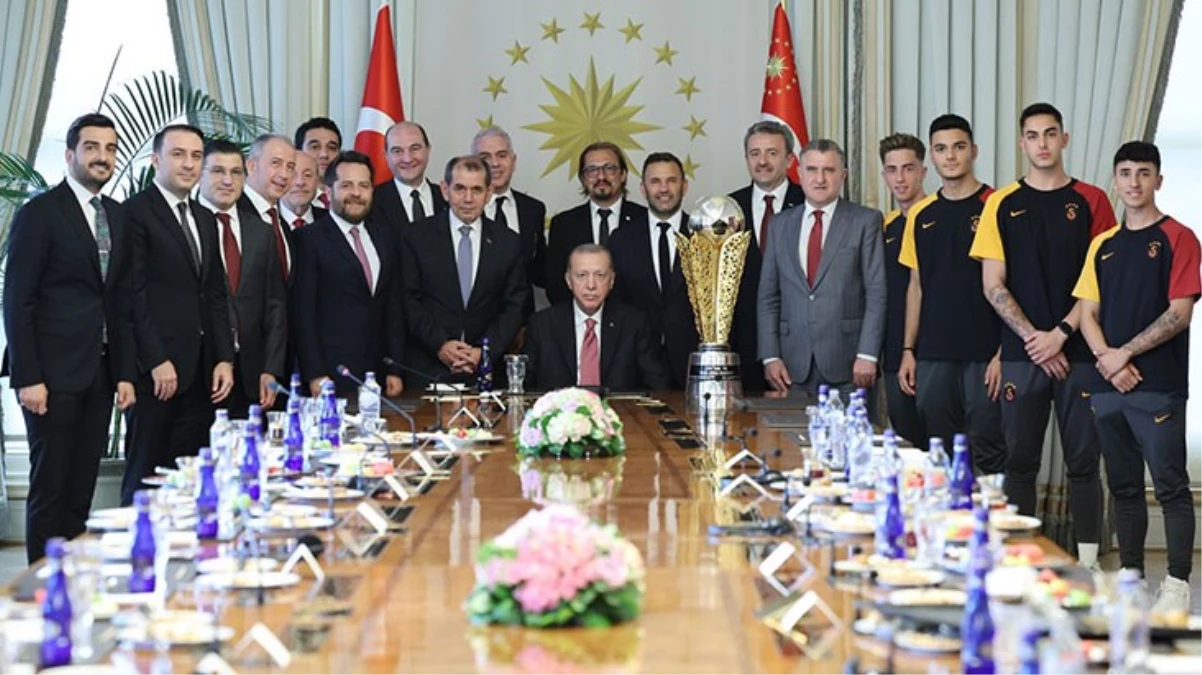 Cumhurbaşkanı Erdoğan Galatasarayı siyasetin dışında kaldığı için takdir etti Bu tavrınızı sürdürmenizi bekliyorum - Spor - Dudullu Haber