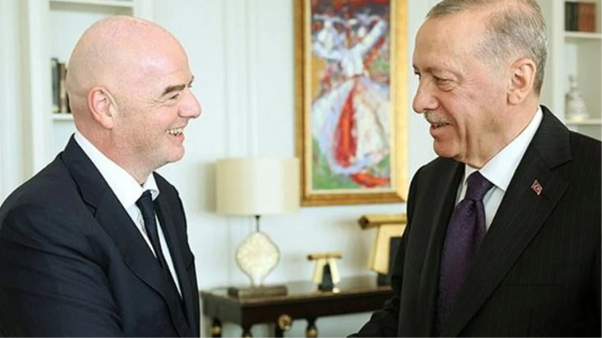 Cumhurbaşkanı Erdoğanı ziyaret eden FIFA Başkanı Infantino yanında iki de hediye getirdi - Spor - Dudullu Haber