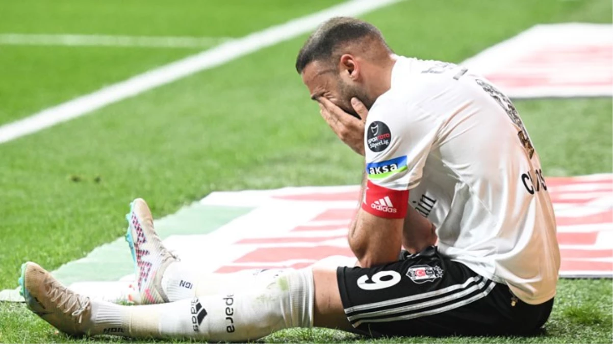 Felaketler üst üste geliyor Acı içinde yerde kalan Cenk Tosun hüngür hüngür ağladı - Spor - Dudullu Haber
