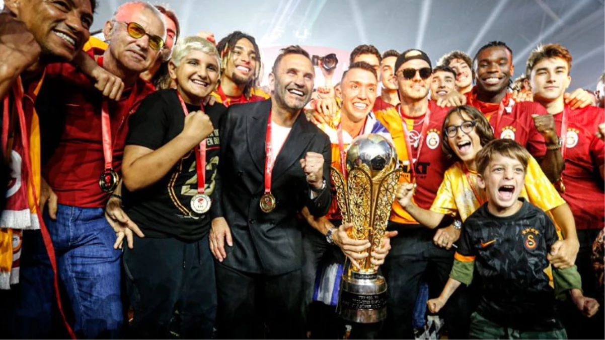 Galatasaray 2022-23 sezonu şampiyonluk kupasını kaldırdı İşte coşkulu kutlamadaki tüm detaylar - Spor - Dudullu Haber