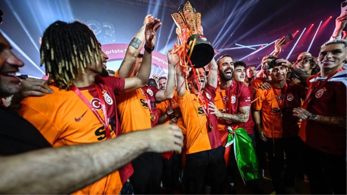 Galatasarayın şampiyonluk kutlamalarında ekrana getirilen hologram aslan dalga konusu oldu - Spor - Dudullu Haber