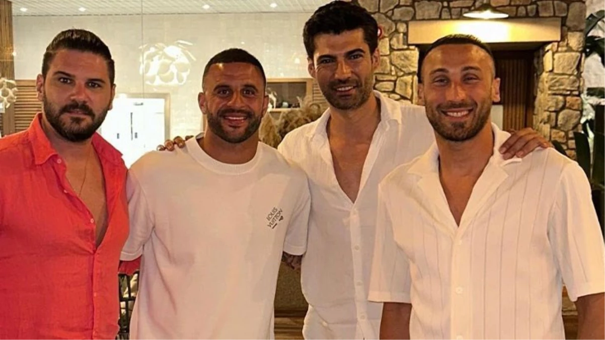 Herkes Tolgahan Sayışman Kyle Walker İsmail Filiz ve Cenk Tosunun birlikte çektirdiği fotoğrafı konuşuyor - Spor - Dudullu Haber